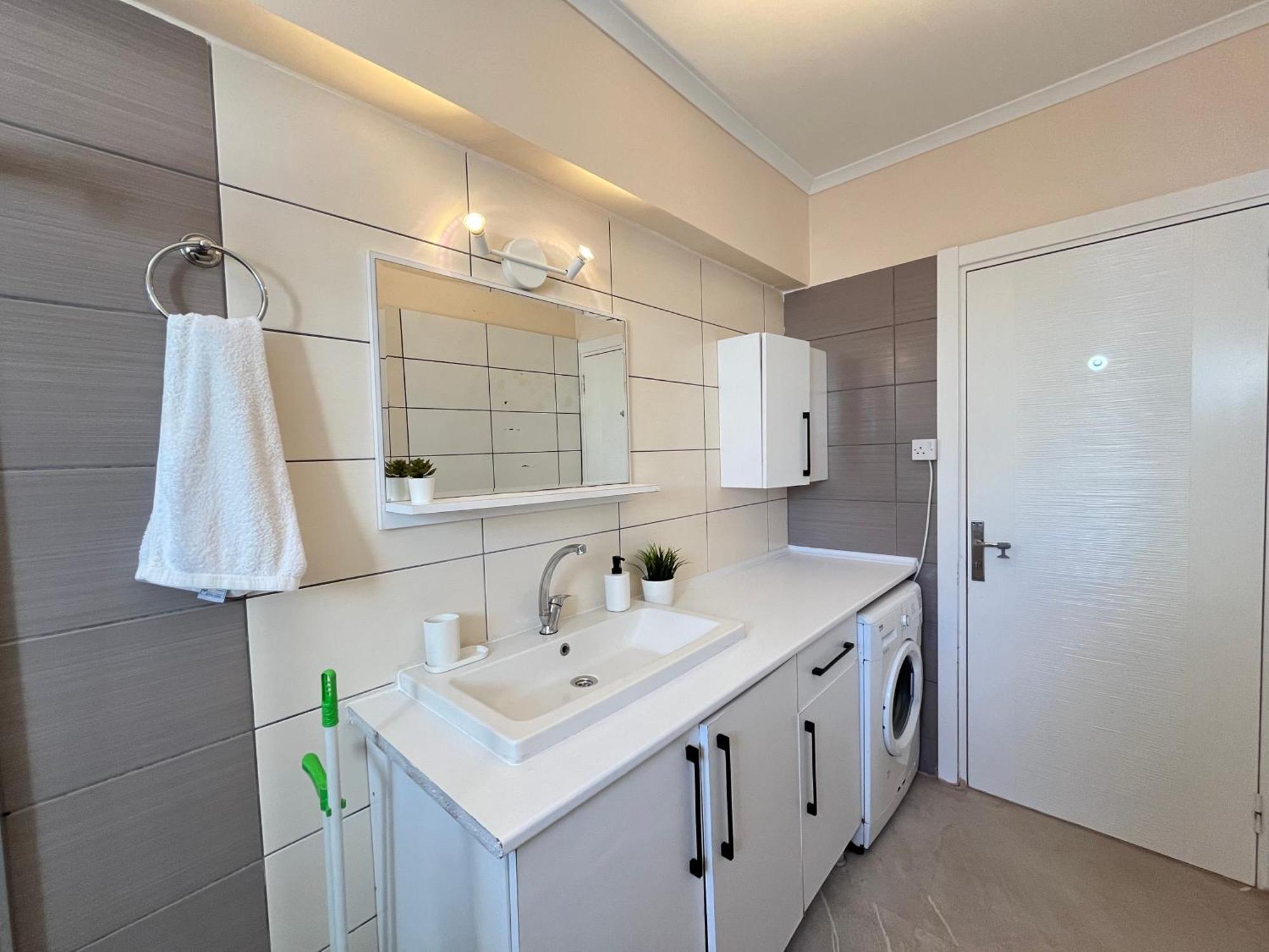 Weekend Apartments 2Br Kyrenia  Eksteriør billede