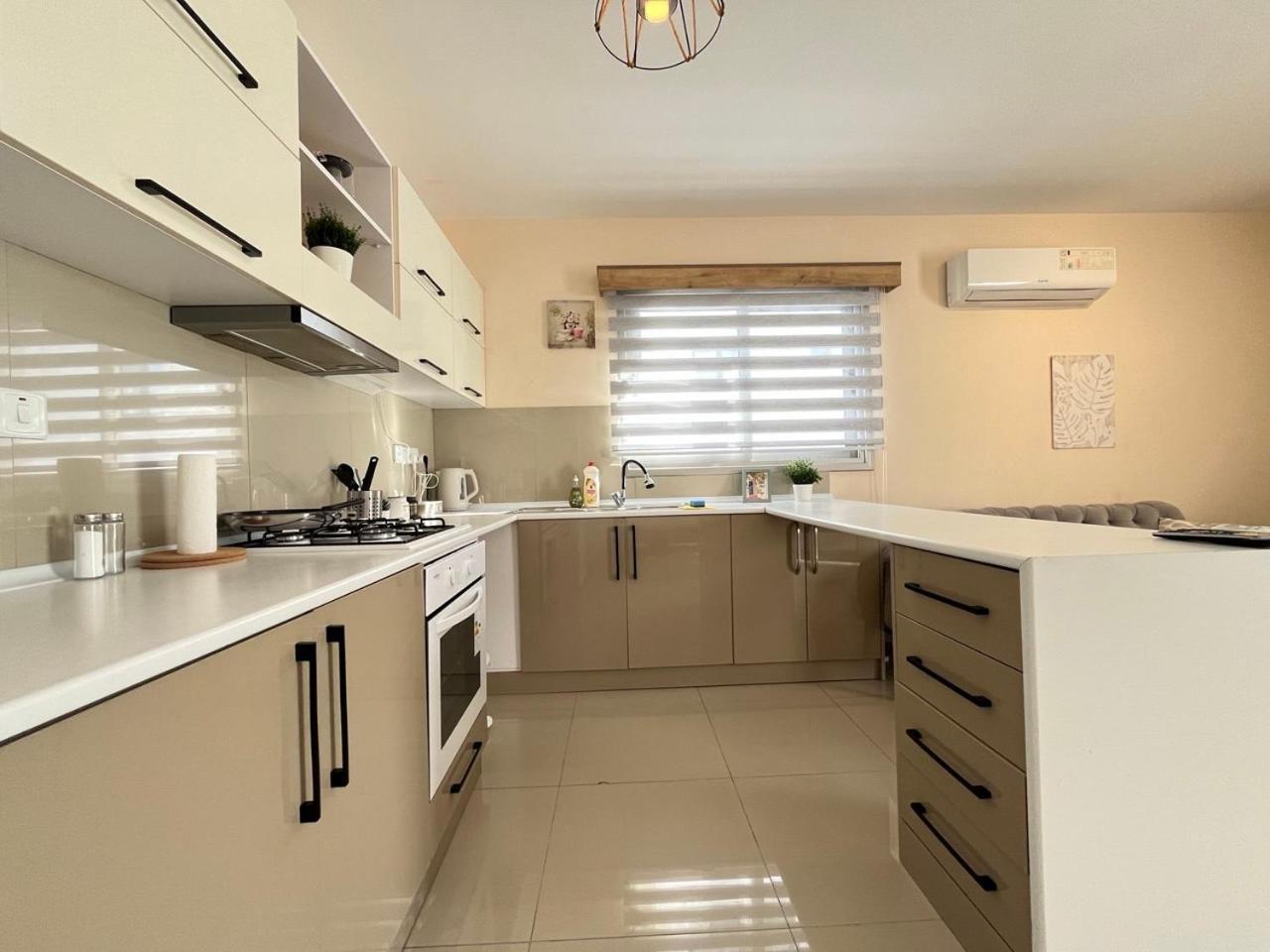 Weekend Apartments 2Br Kyrenia  Eksteriør billede